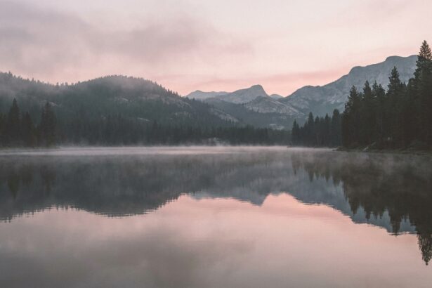 Bacino idrico della Sierra Nevada all’alba vicino a Truckee, California, immagine simbolica del caso Kiely Rodni